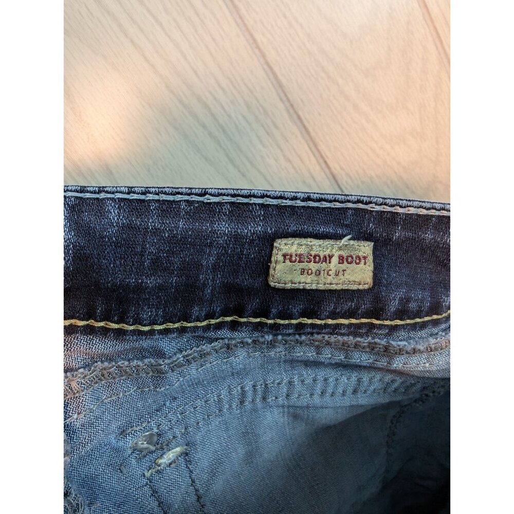 Silver Tuesday Bootcut Jeans Women Size 27/31  Mid Rise Distressed Blue Denim - Picture 8 of 12